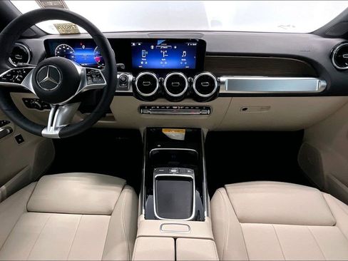 New 2026 Mercedes-Benz GLB 250 image 5
