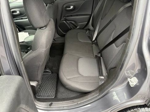 Used 2023 Jeep Renegade Latitude AWD/4WD image 11