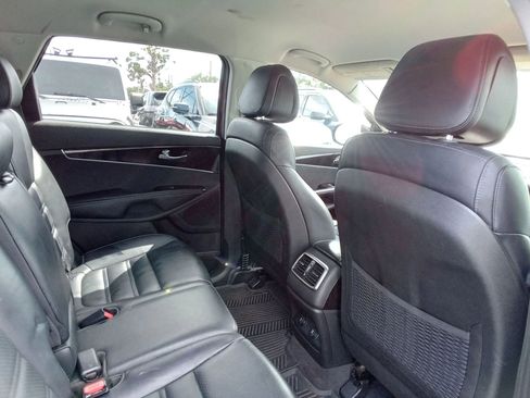 Used 2016 Kia Sorento EX image 16