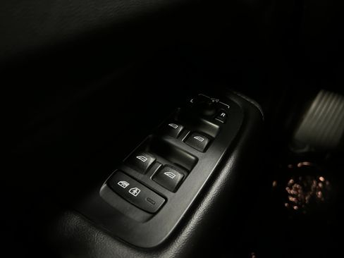Used 2023 Volvo XC60 B5 Plus AWD/4WD image 24