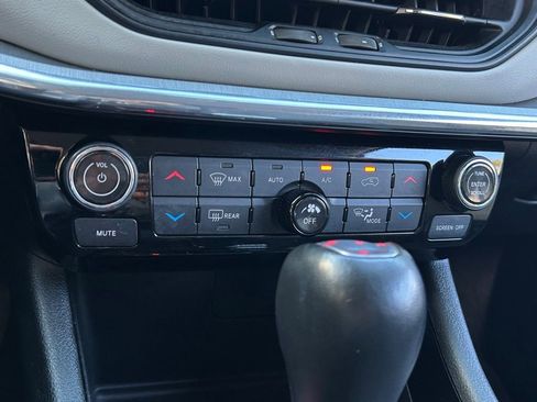 Certified 2022 Jeep Compass Limited image 49