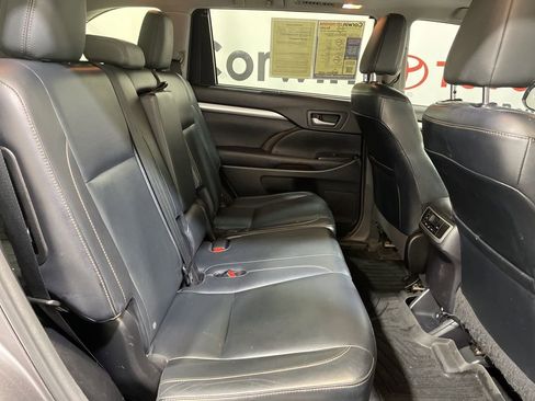 Used 2015 Toyota Highlander XLE image 16