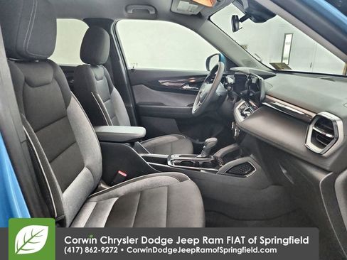 Used 2025 Chevrolet TrailBlazer LT image 32