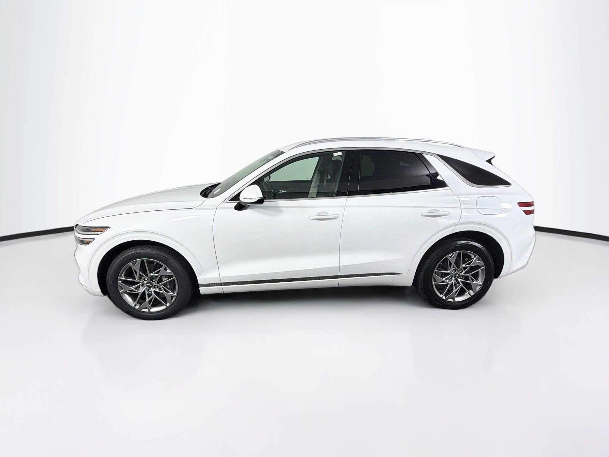 Used 2025 Genesis GV70 2.5T AWD/4WD image 4