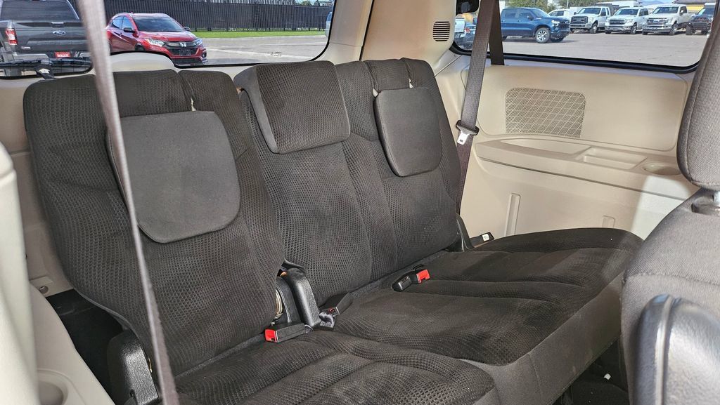 Used 2019 Dodge Grand Caravan SE FWD image 22