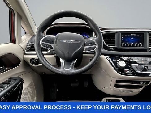 Used 2020 Chrysler Voyager LX FWD image 11
