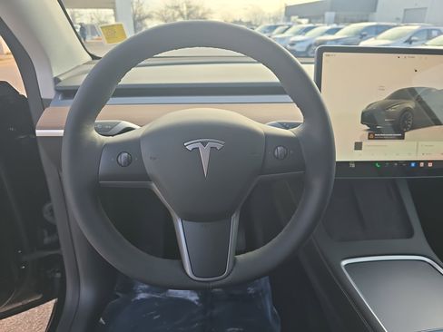 Used 2023 Tesla Model Y Long Range image 17