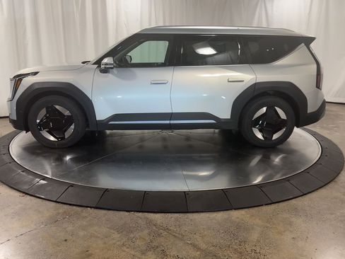 New 2026 Kia EV9 Wind image 5
