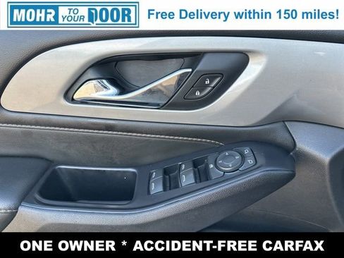 Used 2021 Chevrolet Traverse LT image 23