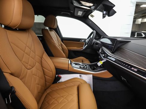 New 2026 BMW X5 xDrive40i w/ M Sport Package image 32