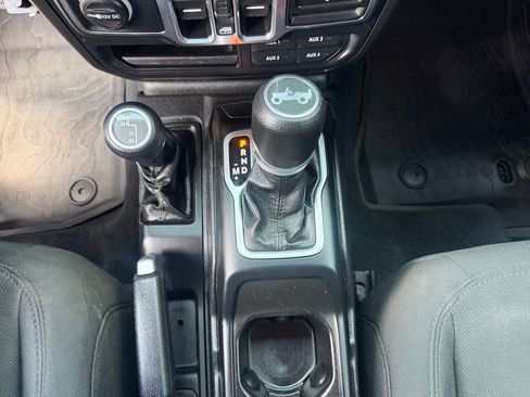 Used 2018 Jeep Wrangler Unlimited Sport S AWD/4WD image 41