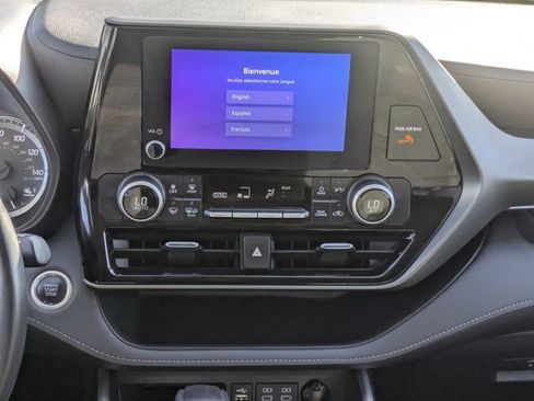 Used 2024 Toyota Highlander LE image 15