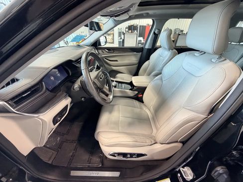 Used 2022 Jeep Grand Cherokee L Overland w/ Luxury Tech Group IV AWD/4WD image 10