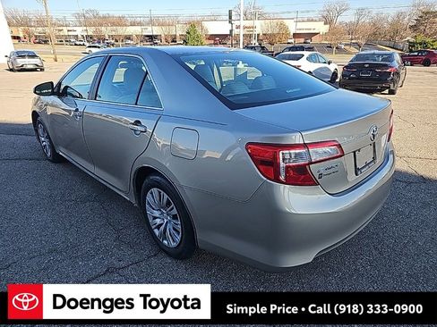 Used 2014 Toyota Camry LE image 6