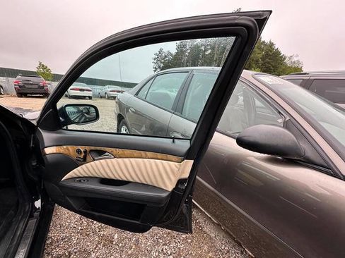 Used 2007 Mercedes-Benz E 350 4MATIC Sedan image 30