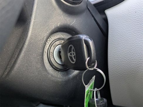 Used 2023 Toyota Corolla Cross L image 39