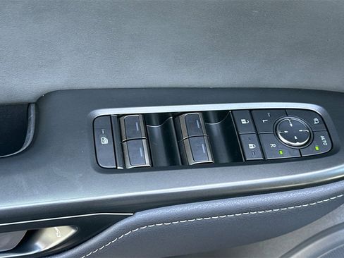 Used 2025 Lexus RZ 300e image 13