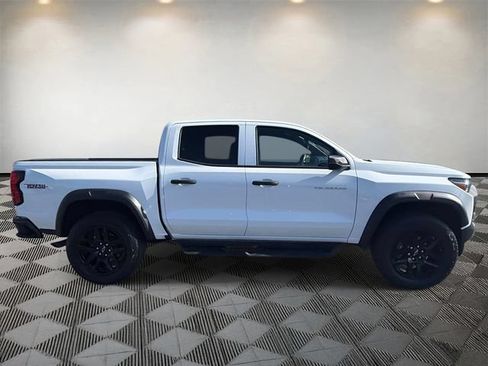 Used 2024 Chevrolet Colorado Trail Boss w/ Advanced Trailering Package AWD/4WD image 4