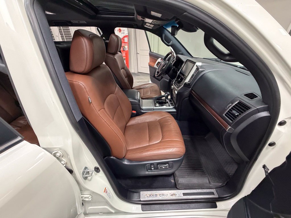 Used 2016 Toyota Land Cruiser AWD/4WD image 55