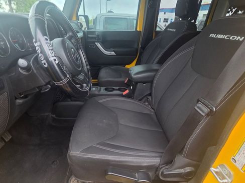 Used 2015 Jeep Wrangler Unlimited Rubicon w/ Connectivity Group image 10