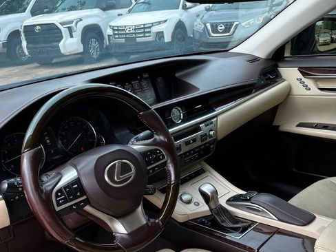 Used 2016 Lexus ES 350 w/ Ultra Luxury Package FWD image 13