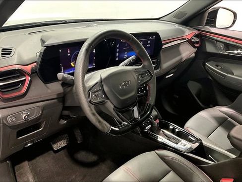 Used 2025 Chevrolet TrailBlazer RS w/ Convenience Package AWD/4WD image 17
