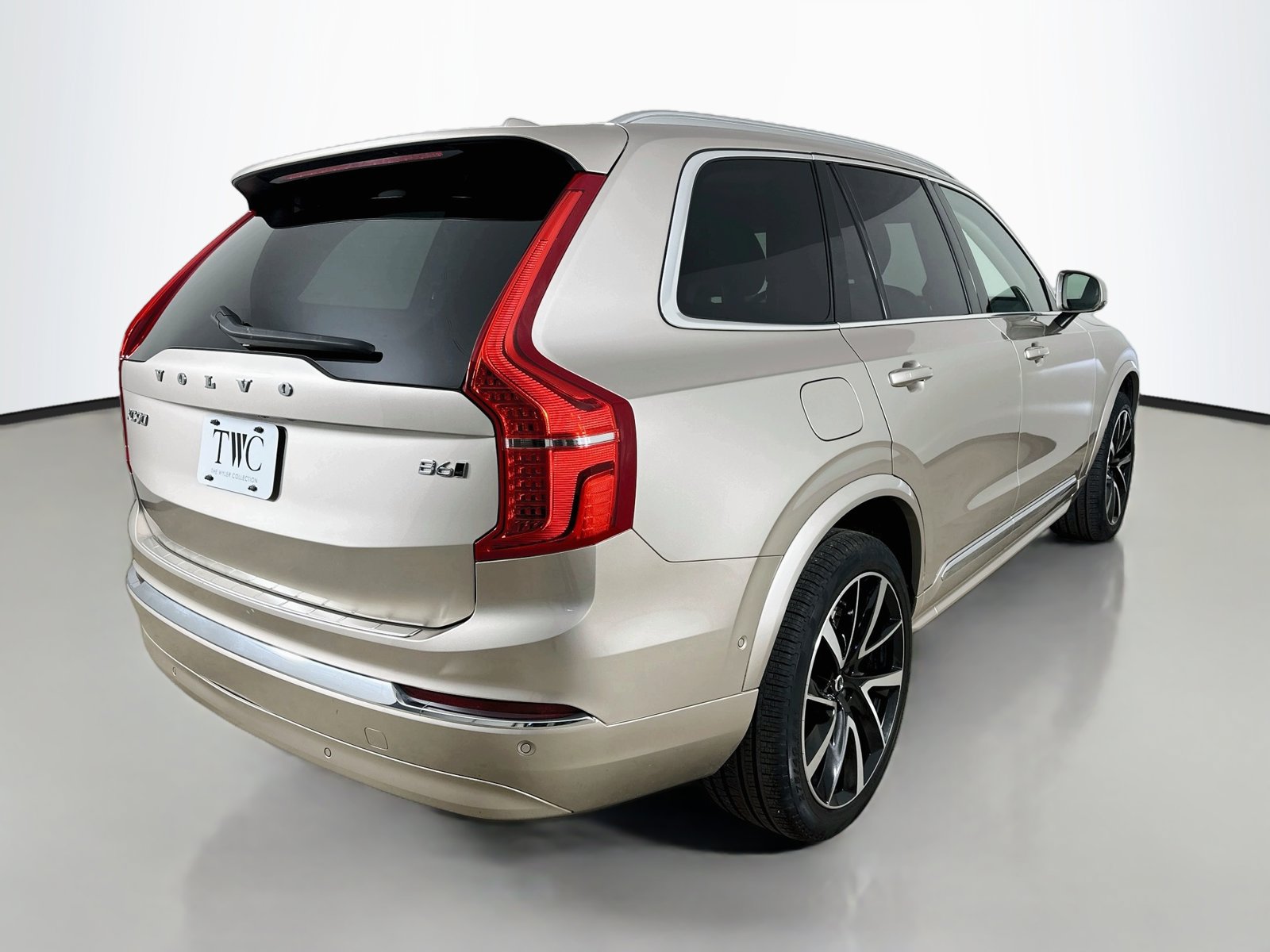 Used 2025 Volvo XC90 B6 Plus w/ Protection Package Premier AWD/4WD image 5