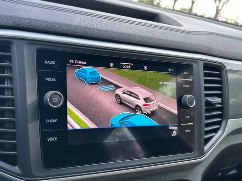 Certified 2021 Volkswagen Atlas Cross Sport SE AWD/4WD image 18