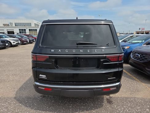 Used 2022 Jeep Wagoneer Series III w/ Flexible Seating Group AWD/4WD image 4