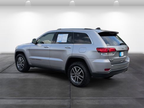 Used 2020 Jeep Grand Cherokee Laredo w/ Laredo X Package AWD/4WD image 3