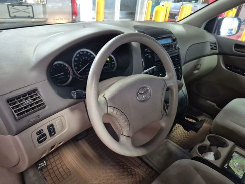 Used 2005 Toyota Sienna CE image 6