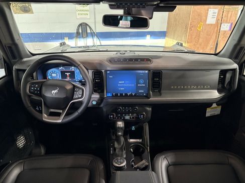 New 2025 Ford Bronco Badlands image 13