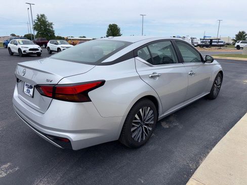 Used 2024 Nissan Altima 2.5 SV FWD image 5