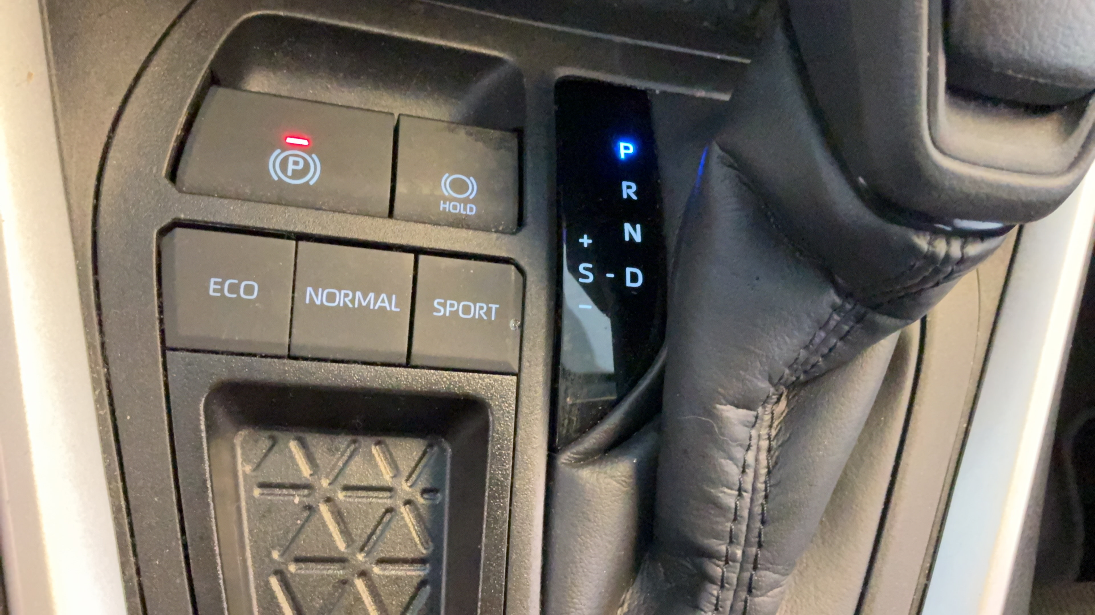 Certified 2024 Toyota RAV4 XLE FWD image 16