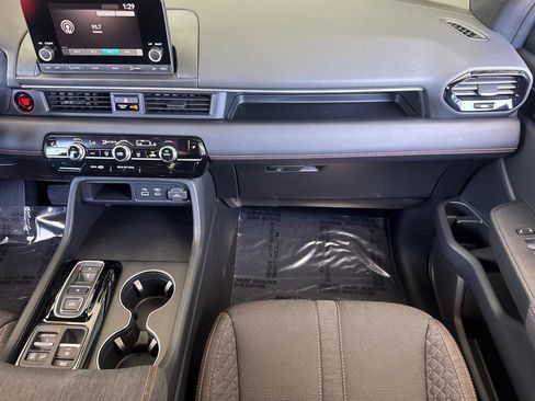 Used 2025 Honda Pilot Sport image 28