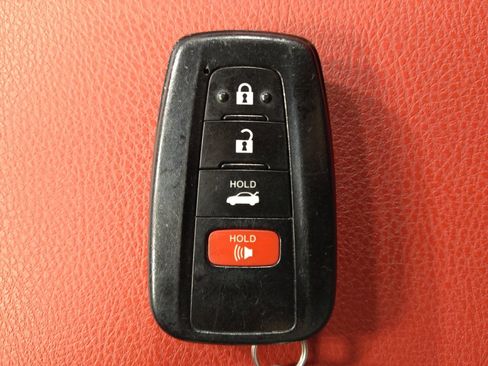 Used 2018 Toyota Camry XSE w/ Driver Assist Package FWD image 32