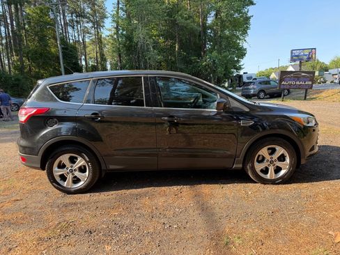 Used 2015 Ford Escape SE FWD image 2