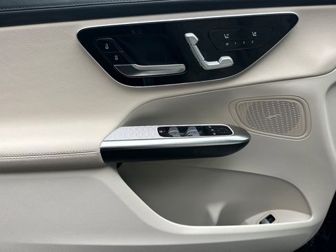 Used 2024 Mercedes-Benz GLC 300 image 13