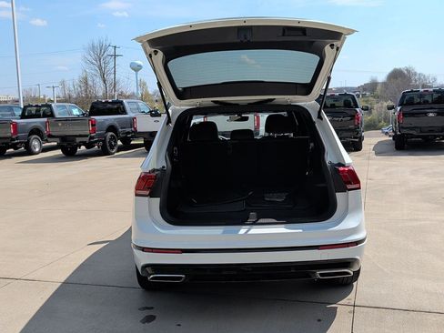 Used 2021 Volkswagen Tiguan SE R-Line FWD image 25
