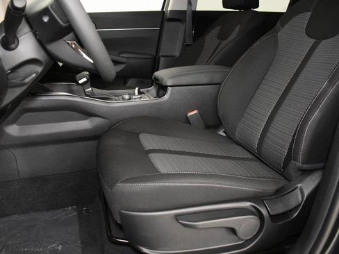 Certified 2024 Kia Sorento LX image 9