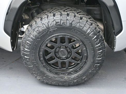 Used 2024 Toyota Tundra Platinum AWD/4WD image 34