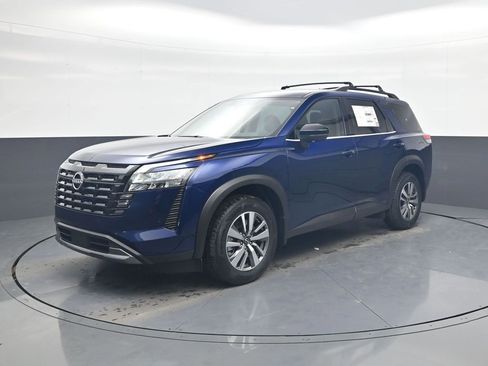 New 2026 Nissan Pathfinder SL image 3