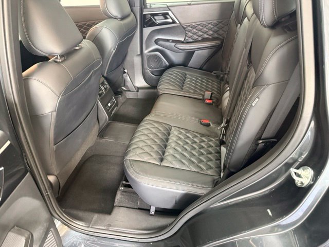 Used 2025 Mitsubishi Outlander 4WD Plug-In Hybrid image 29
