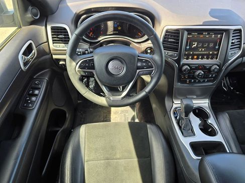 Used 2018 Jeep Grand Cherokee Altitude AWD/4WD image 2