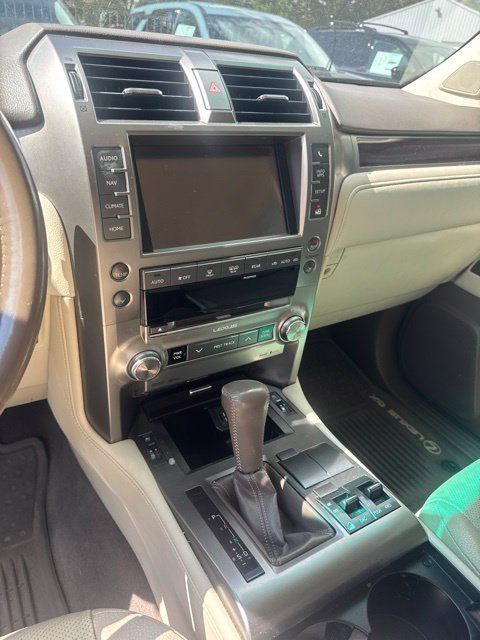 Used 2016 Lexus GX 460 w/ Premium Package AWD/4WD image 10