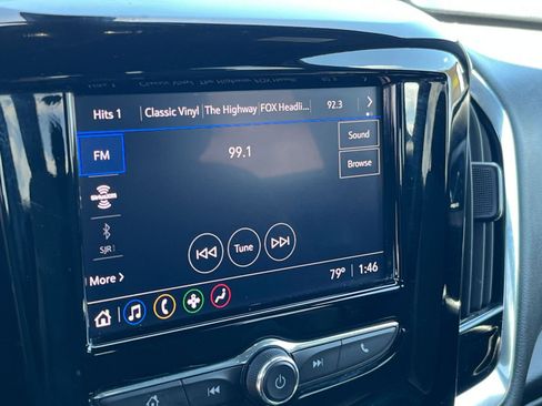 Used 2023 Chevrolet Traverse LT FWD image 17