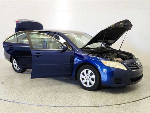 Used 2010 Toyota Camry SE FWD image 9