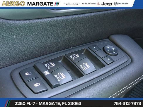 New 2026 Chrysler Pacifica Select FWD image 26