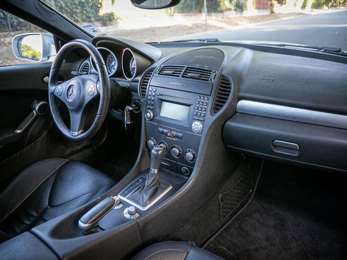 Used 2009 Mercedes-Benz SLK 300 image 21