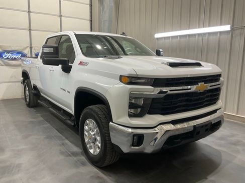 Used 2024 Chevrolet Silverado 2500 LT image 1